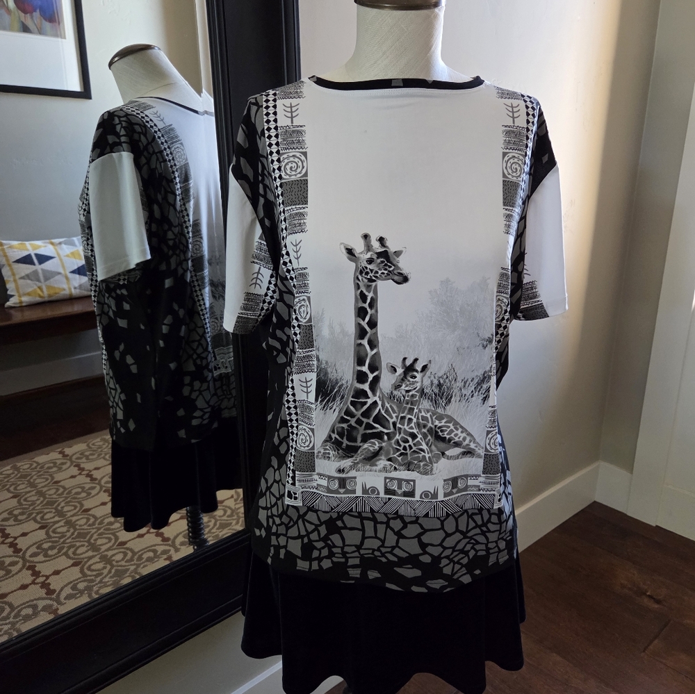 Black, White Giraffe Print Jewel Neck Blouse Top No Size Label See Measurements